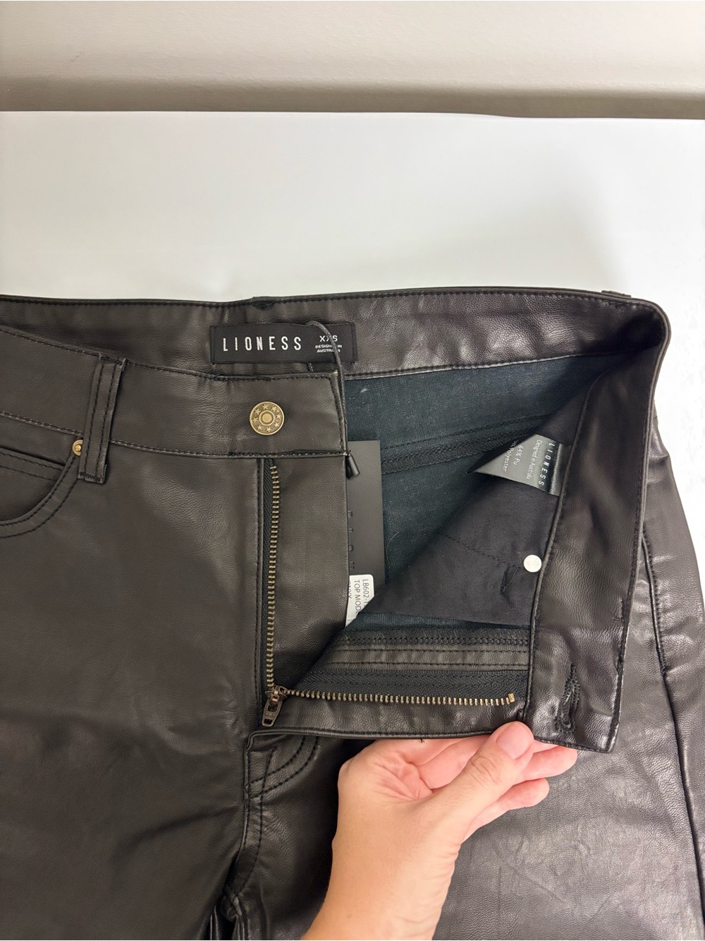 Lioness Top Model Jean in Onyx Faux Leather Size XXS - Picture 8 of 15